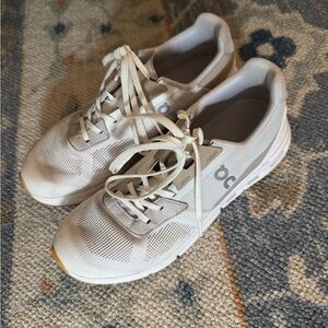 On Running Cloud White Women’s Size 8.5